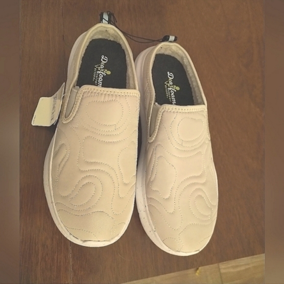 SOLD Dearfoams sneakers - Picture 3 of 8